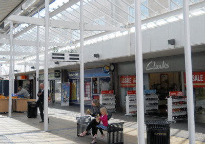 English-shopping-mall.jpg