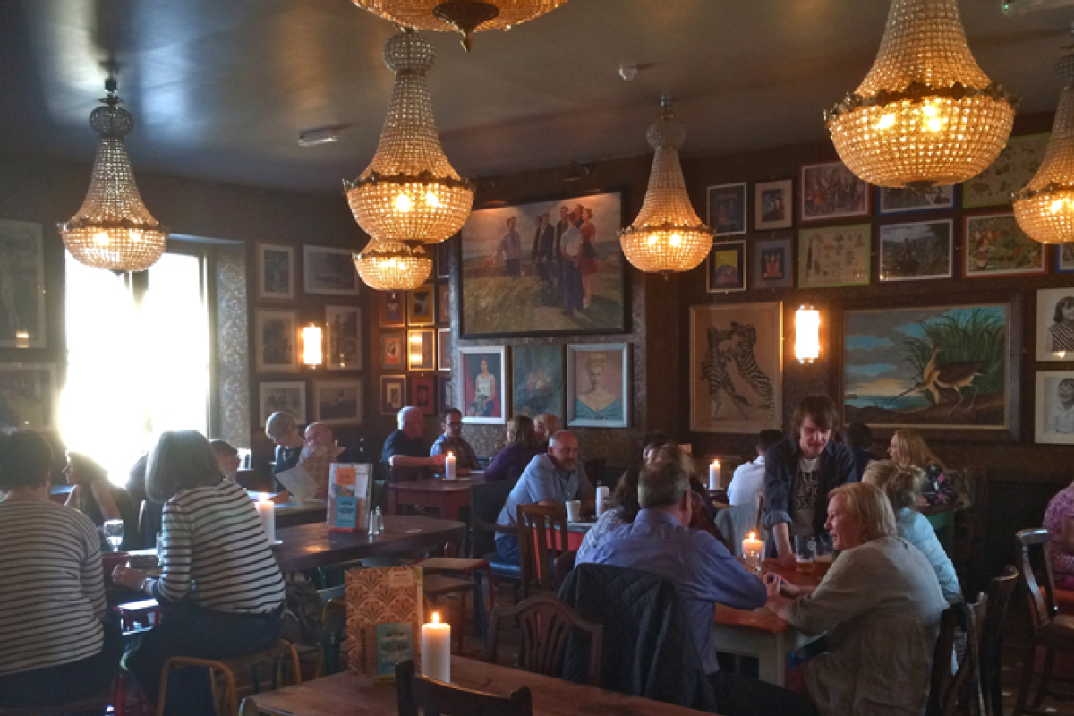 Estero Lounge interior image