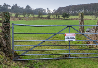 field_gate_sign_.png