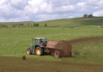 Slurry-spreading-free-to-use-with-credit-as-shown-geograph-2463404-by-wfmillar.jpg