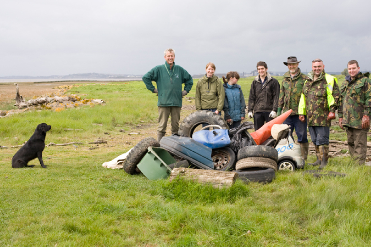 Wentloog Wildfowlers and Gwent Wildlife Trust members tidy up foreshore